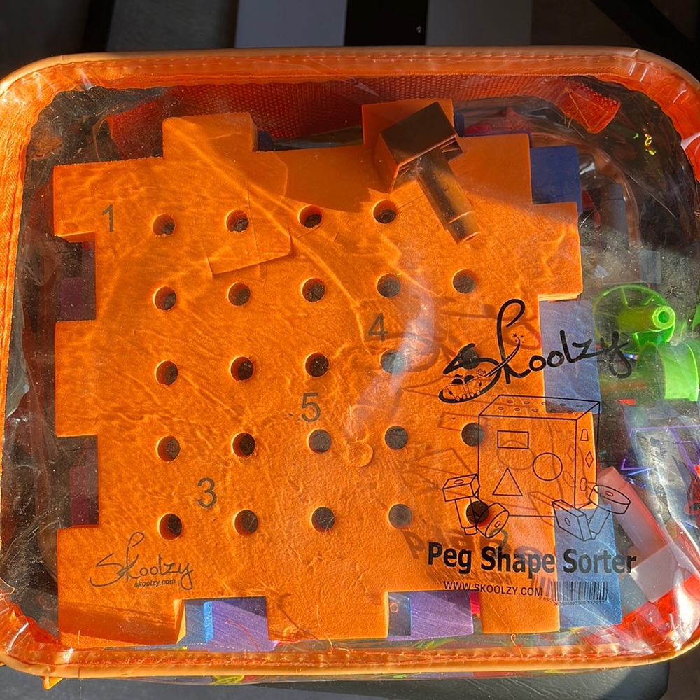 Skoolzy Peg shape sorter